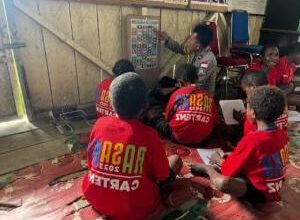 Bripda Eko, Bangkitkan Semangat Belajar Anak-Anak Putus Sekolah di Intan Jaya