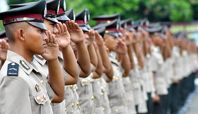 Bhabinkamtibmas di Nimboram Aktif Mensosialisasikan Penerimaan Polri kepada Warga Kampung