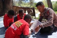 Polisi Pi Ajar Menjadi Sinar Harapan Pendidikan Bagi Anak-Anak Putus Sekolah di Papua Pegunungan