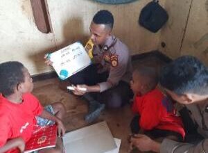 Program Polisi Pi Ajar Menjadi Cahaya Harapan bagi Anak-Anak Papua