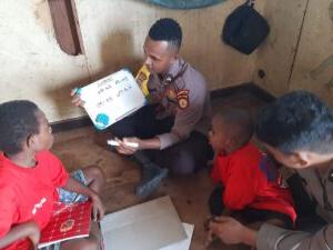 Program Polisi Pi Ajar Menjadi Cahaya Harapan bagi Anak-Anak Papua